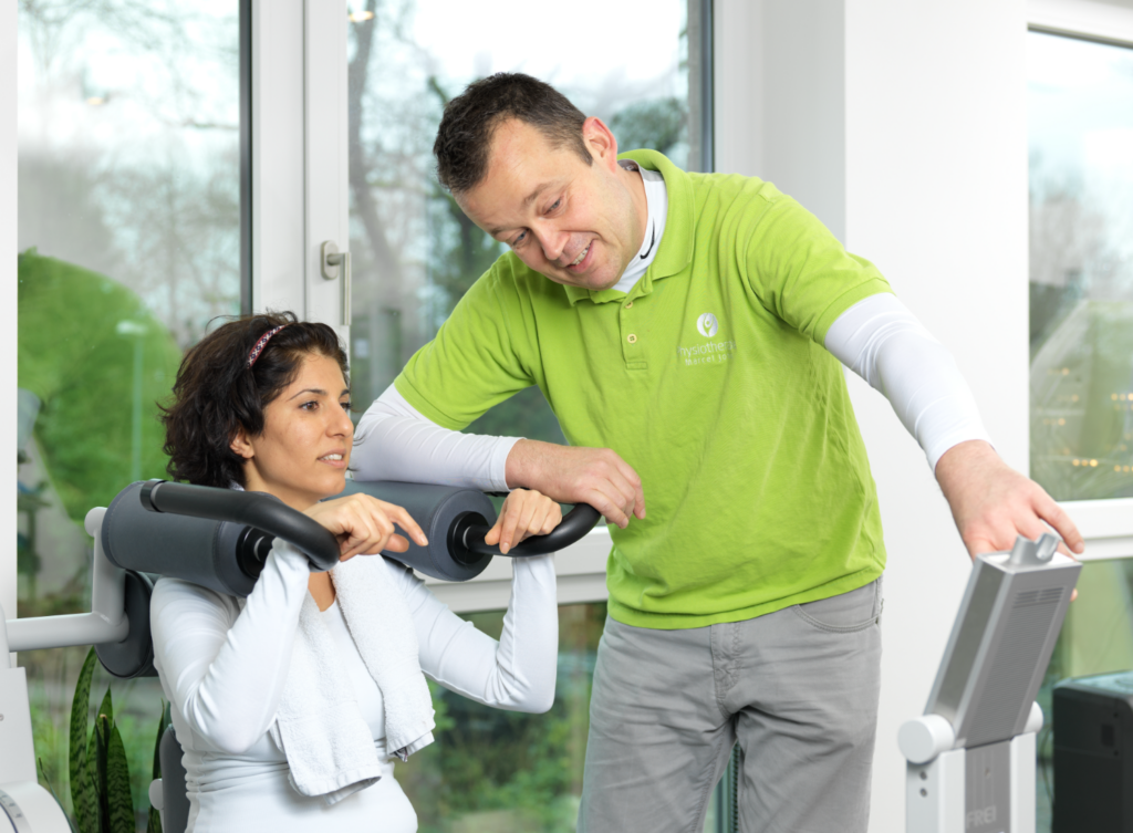 Krankengymnastik am Gerät